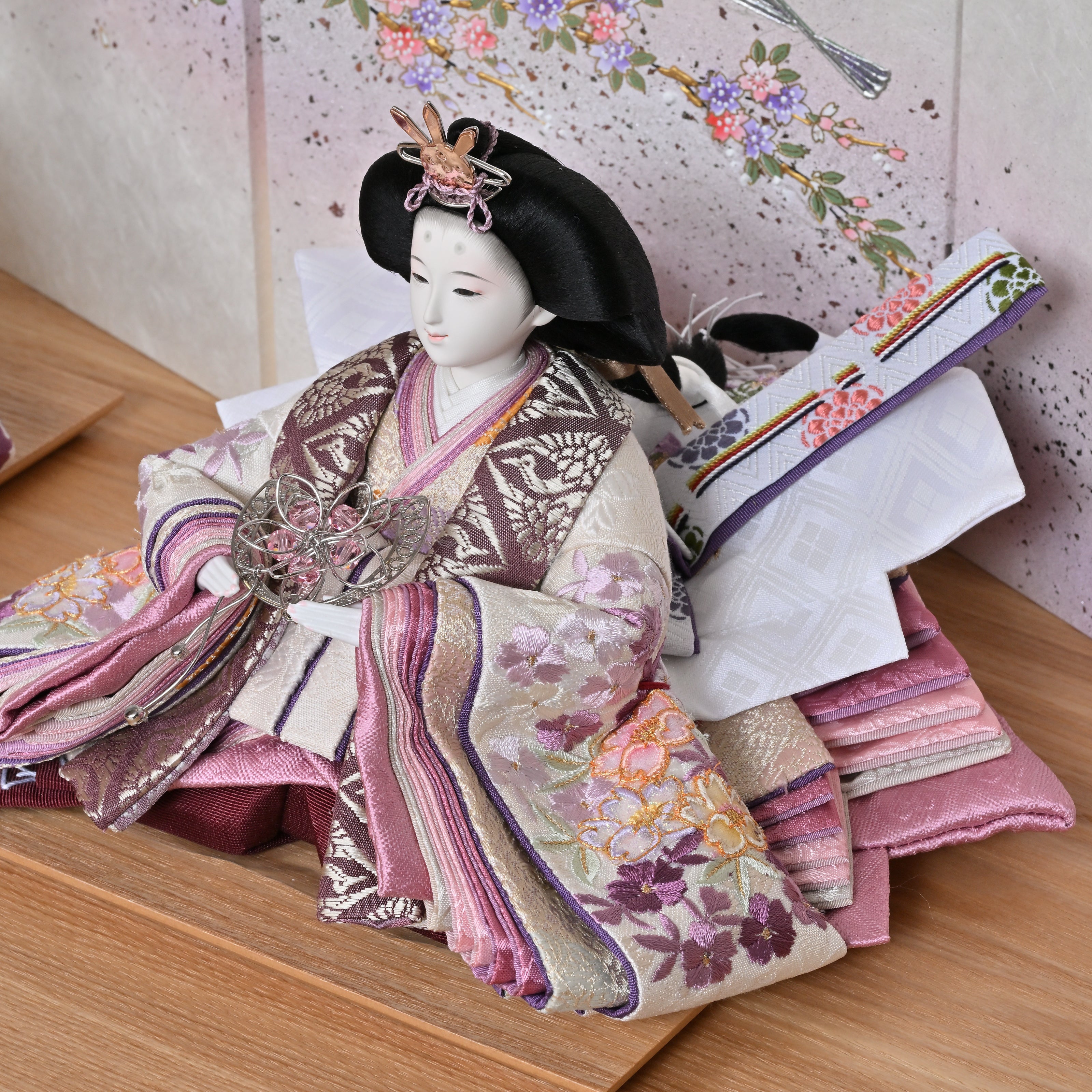 望月龍翠作 紫桜総刺繍 タモ京扇子 – 人形のかに江